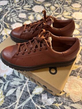 M7 W8 Stan Smith Low-Top Leather Sneakers in Chestnut Brown
